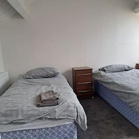 1 Bed Apart Dowlais ภายนอก รูปภาพ