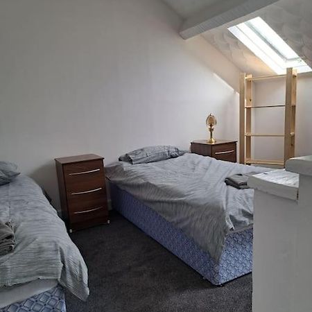 1 Bed Apart Dowlais ภายนอก รูปภาพ