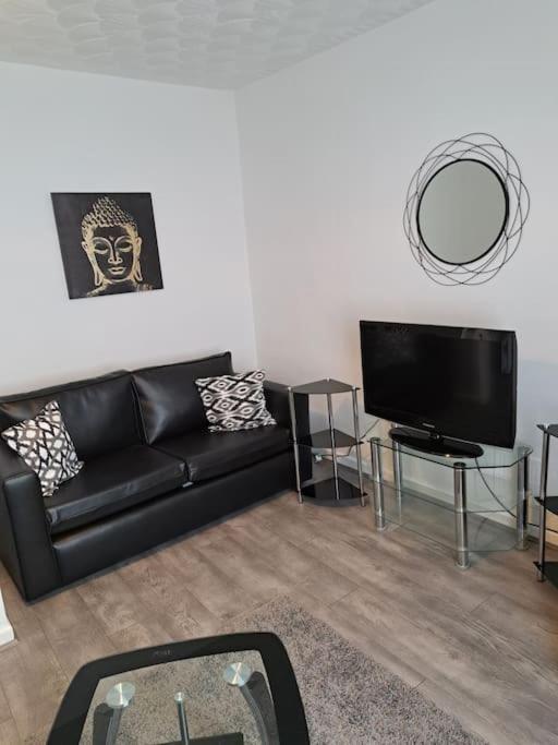 1 Bed Apart Dowlais ภายนอก รูปภาพ