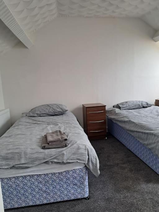 1 Bed Apart Dowlais ภายนอก รูปภาพ