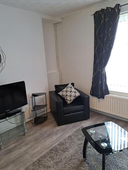 1 Bed Apart Dowlais ภายนอก รูปภาพ