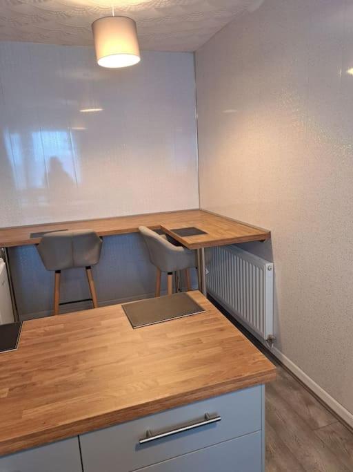 1 Bed Apart Dowlais ภายนอก รูปภาพ